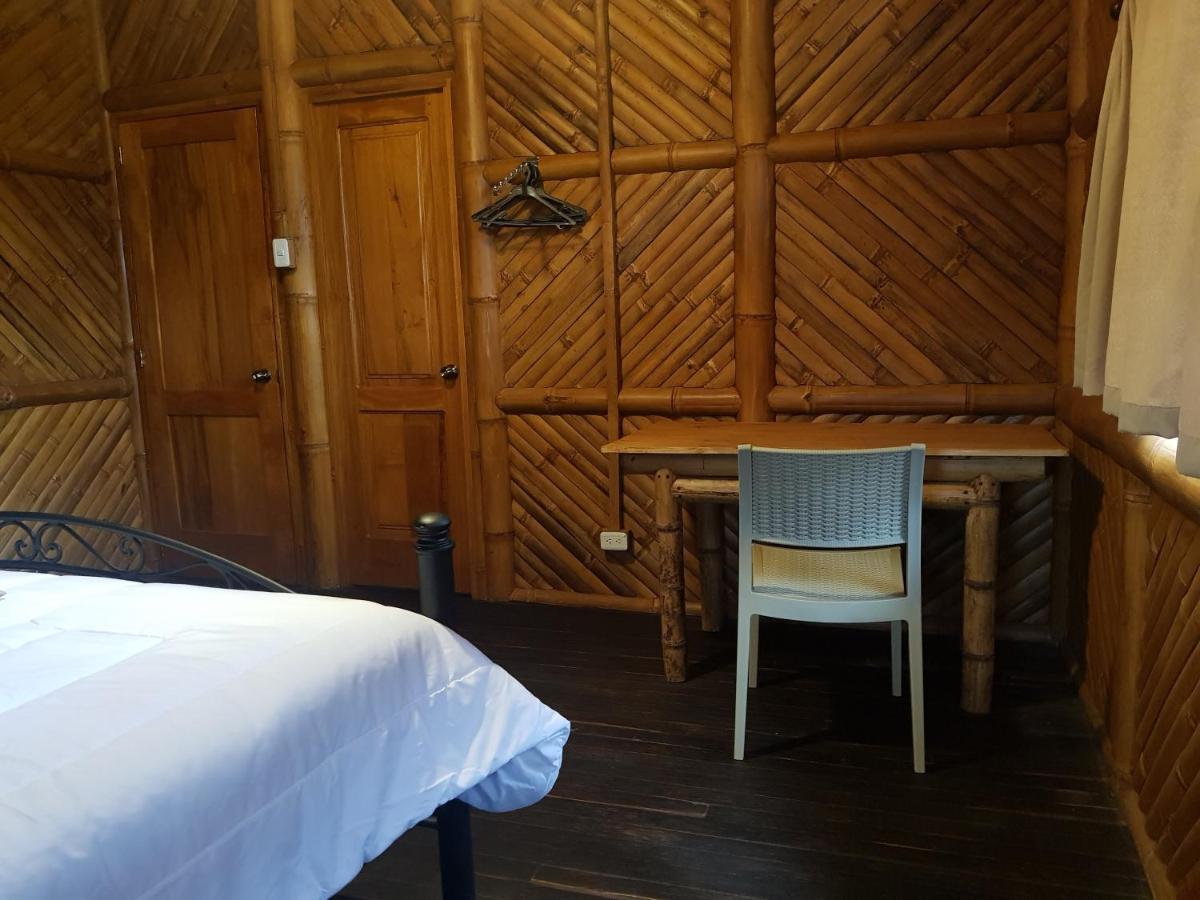 Golden Tree Mindo Eco-Lodge ภายนอก รูปภาพ